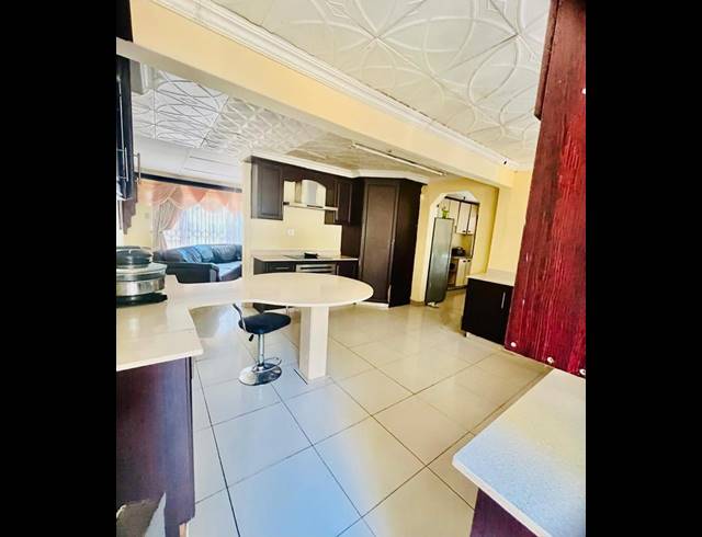 3 BEDROOM HOUSE FOR SALE IN NEWLANDS WEST